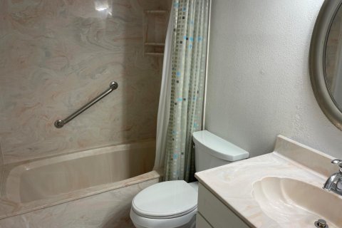 Condo in Vero Beach, Florida, 2 bedrooms  № 1017017 - photo 1