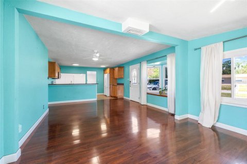 Casa en venta en Tampa, Florida, 3 dormitorios, 143.07 m2 № 1635114 - foto 16