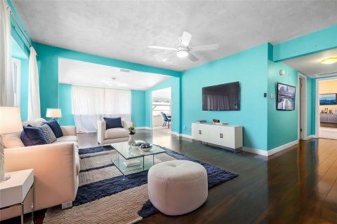Casa en venta en Tampa, Florida, 3 dormitorios, 143.07 m2 № 1635114 - foto 3