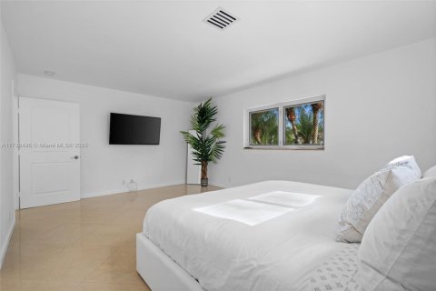 Casa en venta en Hollywood, Florida, 6 dormitorios, 370.68 m2 № 1964883 - foto 17