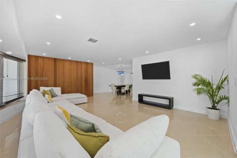 Casa en venta en Hollywood, Florida, 6 dormitorios, 370.68 m2 № 1964883 - foto 2