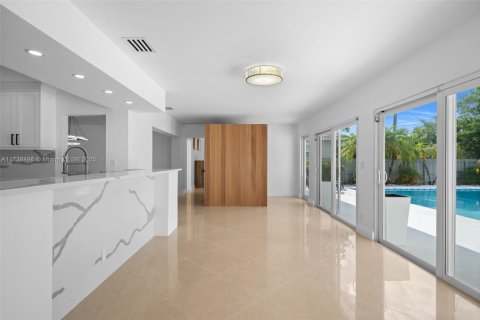 Casa en venta en Hollywood, Florida, 6 dormitorios, 370.68 m2 № 1964883 - foto 13