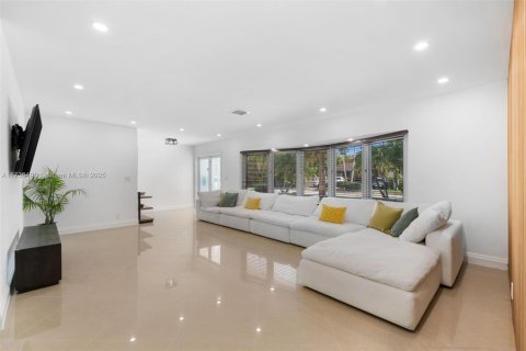 Casa en venta en Hollywood, Florida, 6 dormitorios, 370.68 m2 № 1964883 - foto 3