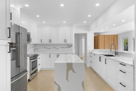 Casa en venta en Hollywood, Florida, 6 dormitorios, 370.68 m2 № 1964883 - foto 8