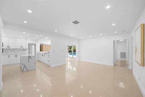Casa en venta en Hollywood, Florida, 6 dormitorios, 370.68 m2 № 1964883 - foto 11