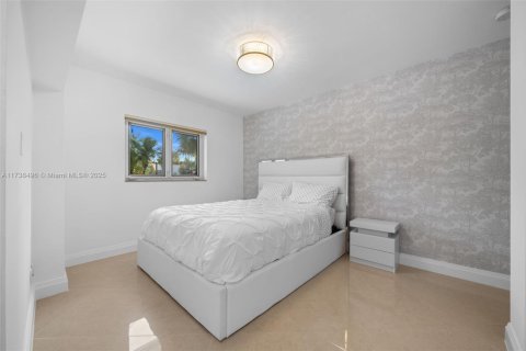 Casa en venta en Hollywood, Florida, 6 dormitorios, 370.68 m2 № 1964883 - foto 24