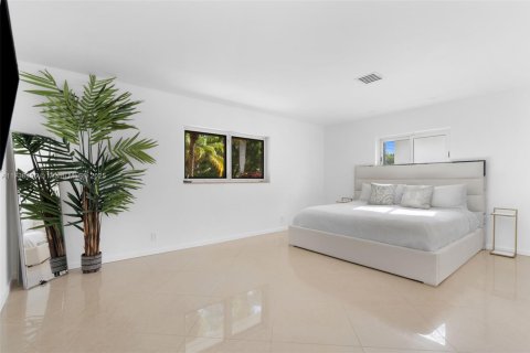 Casa en venta en Hollywood, Florida, 6 dormitorios, 370.68 m2 № 1964883 - foto 16