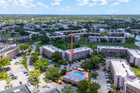 Condo in Sunrise, Florida, 2 bedrooms  № 1850620 - photo 22