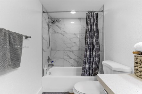 Condo in Sunrise, Florida, 2 bedrooms  № 1850620 - photo 28