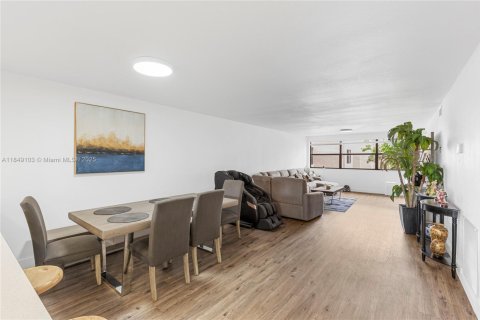 Condo in Sunrise, Florida, 2 bedrooms  № 1850620 - photo 3