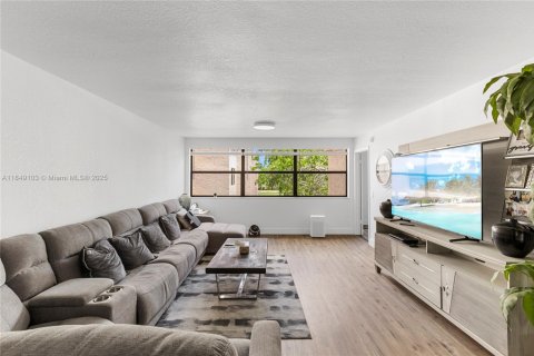 Condo in Sunrise, Florida, 2 bedrooms  № 1850620 - photo 29