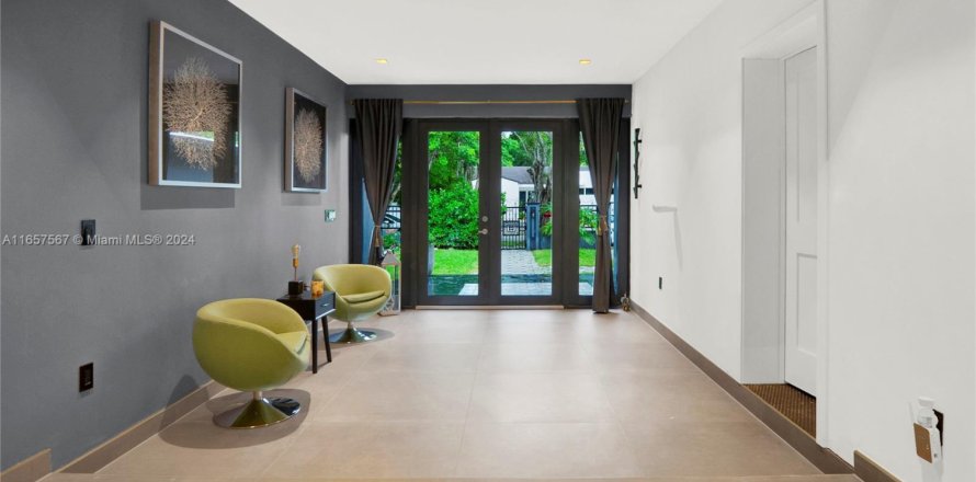 Casa en Miami, Florida 5 dormitorios, 269.6 m2 № 1763689