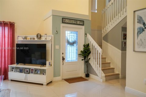 House in Hialeah, Florida 3 bedrooms, 132.39 sq.m. № 1988854 - photo 5