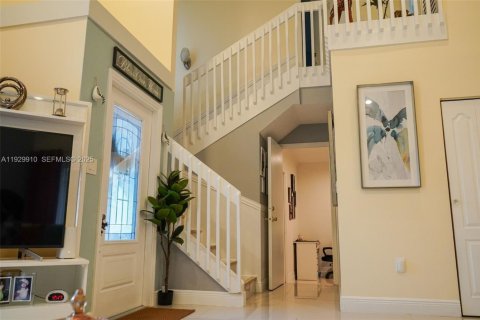 House in Hialeah, Florida 3 bedrooms, 132.39 sq.m. № 1988854 - photo 6