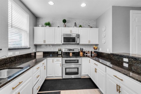 Купить таунхаус в Уэст-Палм-Бич, Флорида 3 спальни, 123.19м2, № 2011236 - фото 10