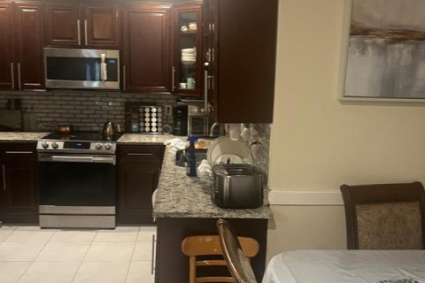 House in Lake Worth, Florida 7 rooms, 139.54 sq.m. № 2276341 - photo 11