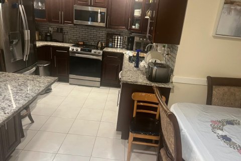 House in Lake Worth, Florida 7 rooms, 139.54 sq.m. № 2276341 - photo 10