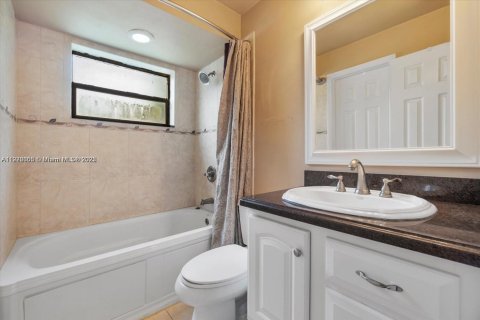 Condo in Lauderhill, Florida, 2 bedrooms  № 2082788 - photo 7