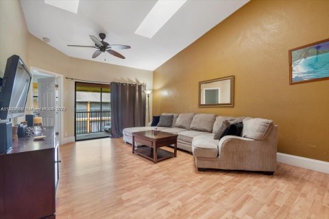 Condo in Lauderhill, Florida, 2 bedrooms  № 2082788 - photo 2