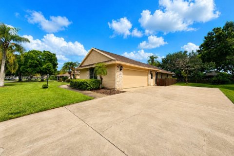 Villa ou maison à vendre à Vero Beach, Floride: 3 chambres, 260.87 m2 № 2077602 - photo 3