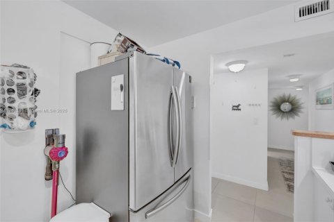 Condominio en venta en Fort Lauderdale, Florida, 2 dormitorios, 106.28 m2 № 1707196 - foto 16