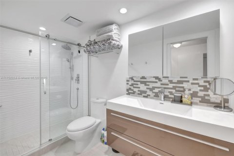 Condominio en venta en Fort Lauderdale, Florida, 2 dormitorios, 106.28 m2 № 1707196 - foto 23