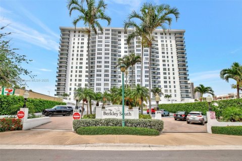 Condominio en venta en Fort Lauderdale, Florida, 2 dormitorios, 106.28 m2 № 1707196 - foto 1