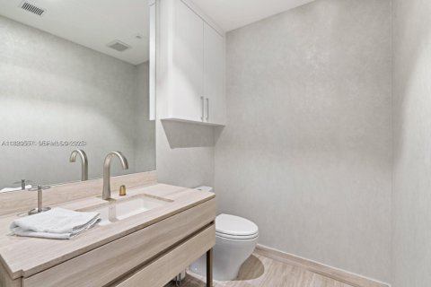 Condo in Sunny Isles Beach, Florida, 4 bedrooms  № 2089124 - photo 19