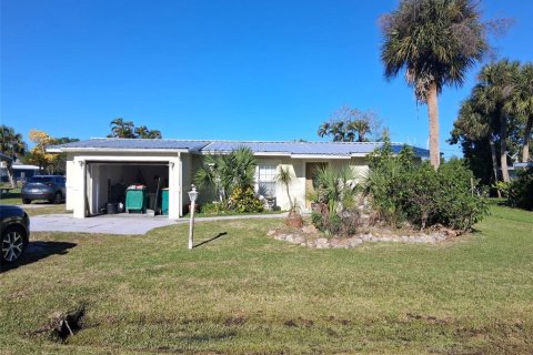 Villa ou maison à Punta Gorda, Floride 3 chambres, 119.19 m2 № 2094785