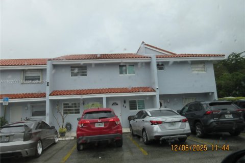 Townhouse in Sweetwater, Florida 3 bedrooms № 1976531 - photo 11