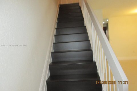 Townhouse in Sweetwater, Florida 3 bedrooms № 1976531 - photo 5