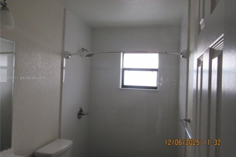 Townhouse in Sweetwater, Florida 3 bedrooms № 1976531 - photo 7