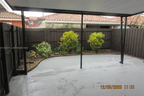 Townhouse in Sweetwater, Florida 3 bedrooms № 1976531 - photo 3