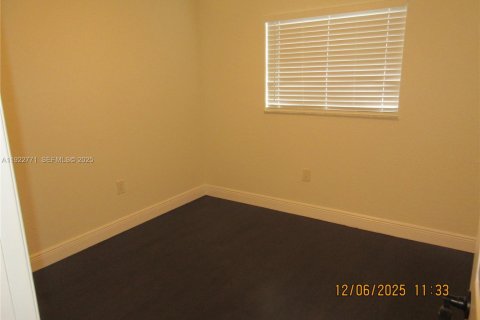 Townhouse in Sweetwater, Florida 3 bedrooms № 1976531 - photo 9