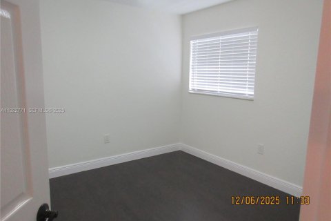 Townhouse in Sweetwater, Florida 3 bedrooms № 1976531 - photo 10