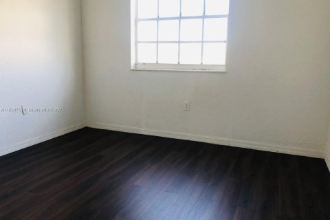 Copropriété à louer à Doral, Floride: 3 chambres, 127.28 m2 № 1830619 - photo 4