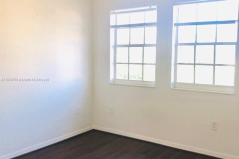 Copropriété à louer à Doral, Floride: 3 chambres, 127.28 m2 № 1830619 - photo 5