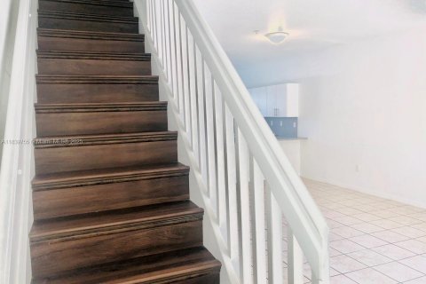 Copropriété à louer à Doral, Floride: 3 chambres, 127.28 m2 № 1830619 - photo 3