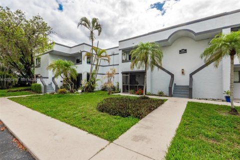 Copropriété à vendre à Weston, Floride: 2 chambres, 87.89 m2 № 2065507 - photo 2