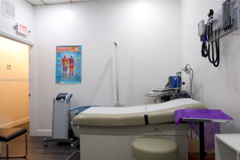 Купить коммерческую недвижимость в Купер-Сити, Флорида № 1897262 - фото 16