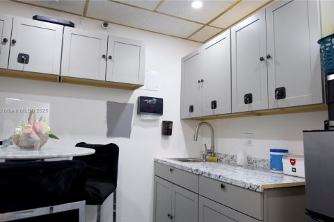 Купить коммерческую недвижимость в Купер-Сити, Флорида № 1897262 - фото 22