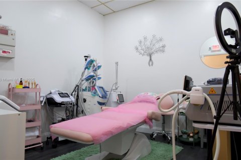 Купить коммерческую недвижимость в Купер-Сити, Флорида № 1897262 - фото 10