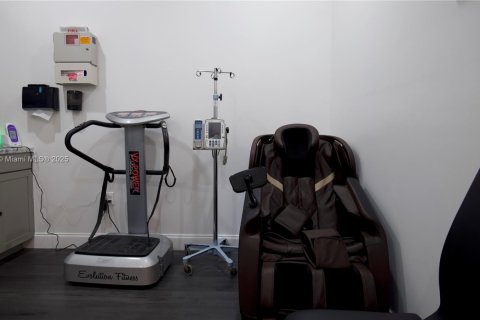 Купить коммерческую недвижимость в Купер-Сити, Флорида № 1897262 - фото 19