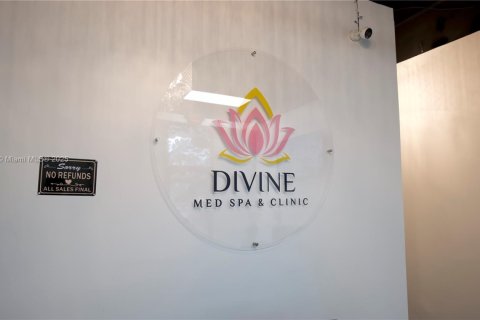 Купить коммерческую недвижимость в Купер-Сити, Флорида № 1897262 - фото 2