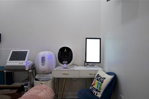 Купить коммерческую недвижимость в Купер-Сити, Флорида № 1897262 - фото 12