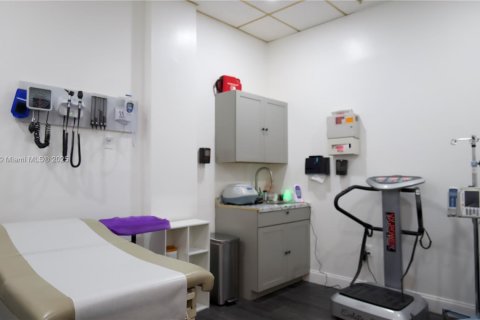 Купить коммерческую недвижимость в Купер-Сити, Флорида № 1897262 - фото 17