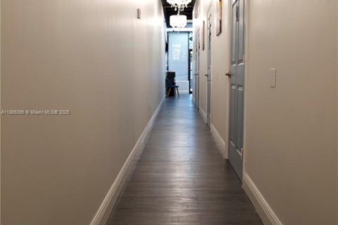 Купить коммерческую недвижимость в Купер-Сити, Флорида № 1897262 - фото 8