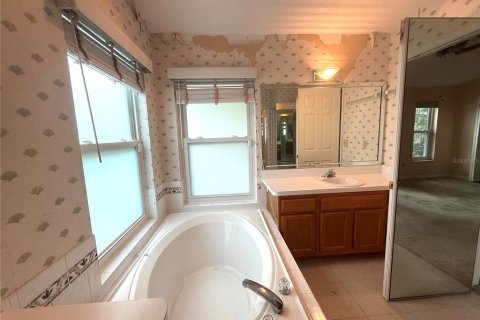House in Seminole, Florida 3 bedrooms, 150.69 sq.m. № 1871262 - photo 12