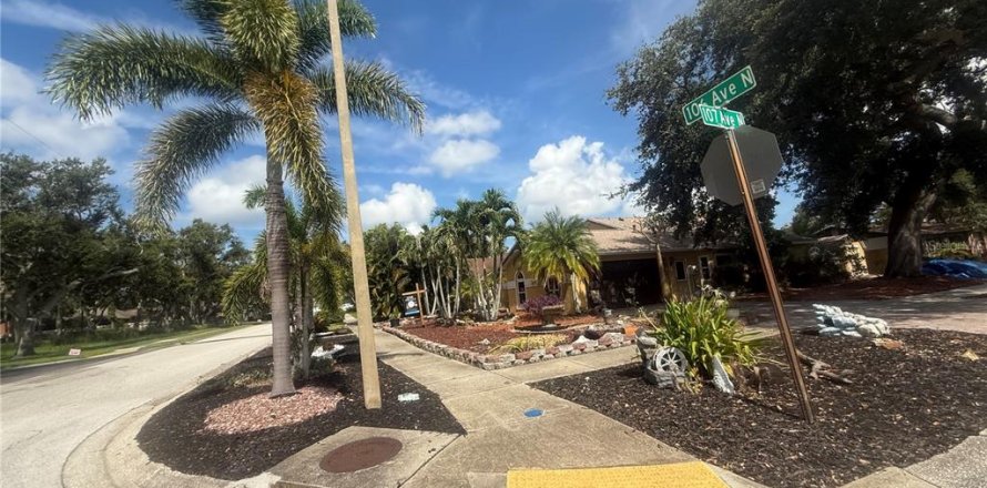 House in Seminole, Florida 3 bedrooms, 150.69 sq.m. № 1871262