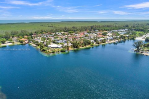Terreno en venta en Cutler Bay, Florida № 2050771 - foto 1